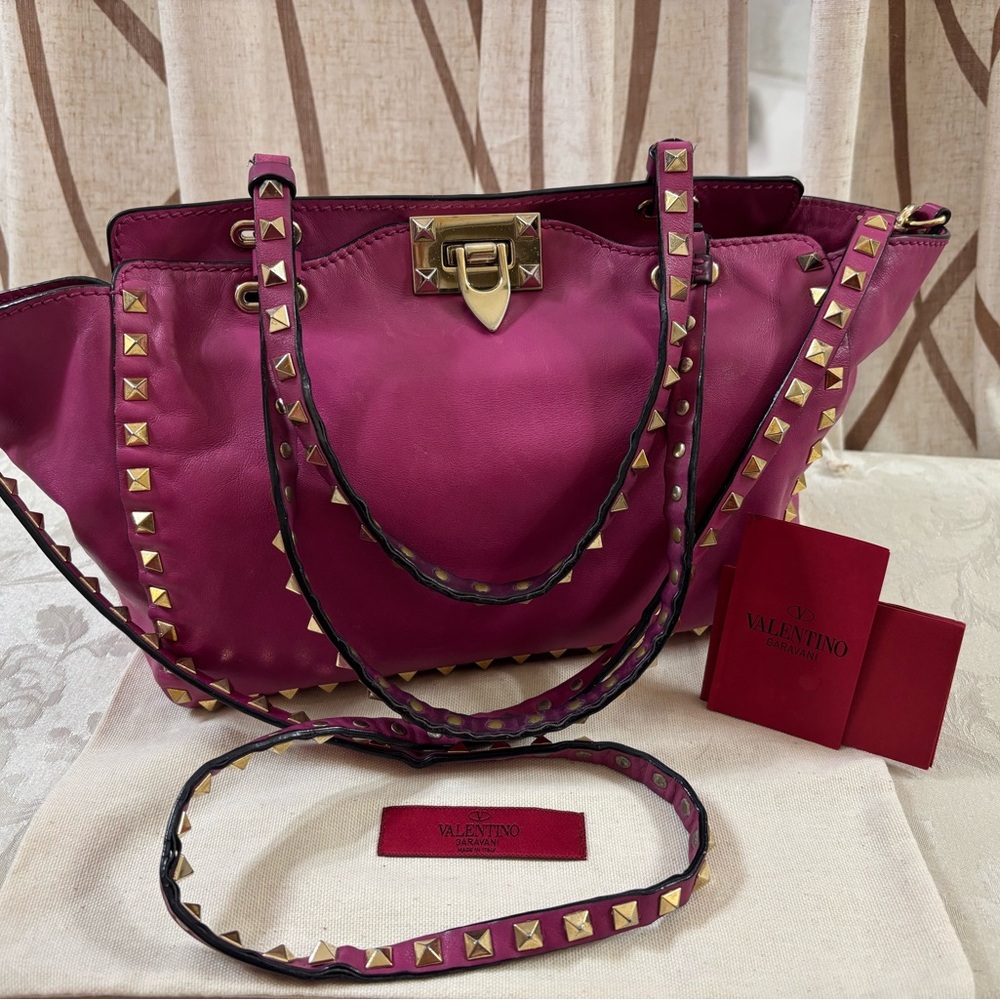 ๐ Valentino Garavani iconic 2 way tote bag๐ - Picture 2 of 14